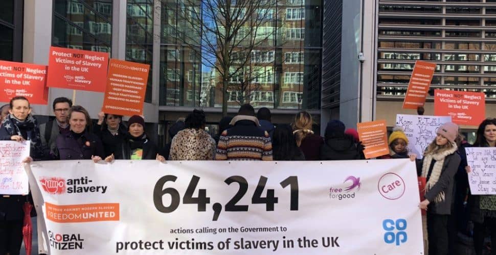 Entrega de la petición del proyecto de ley de atención a las víctimas del Reino Unido en el Ministerio del Interior