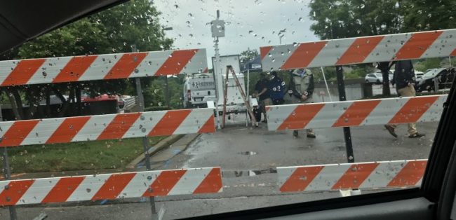 CoreCivic barricadas acera pública