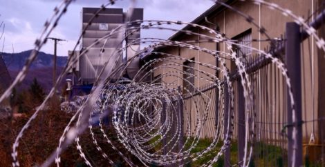 El operador de prisiones privadas de EE. UU. Pierde financistas gracias a la presión pública