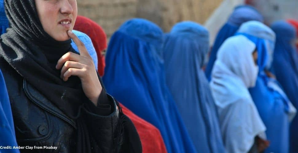 Mujeres y niñas en peligro de ser esclavizadas bajo los talibanes
