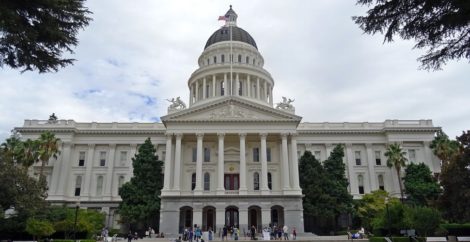 I sopravvissuti alla tratta della California lottano per trovare lavoro: un nuovo disegno di legge mira ad aiutare