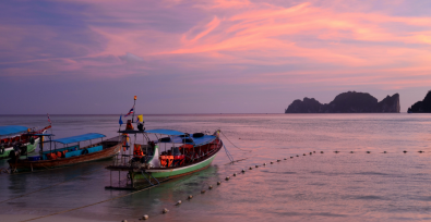 Barche da pesca tailandesi arenate