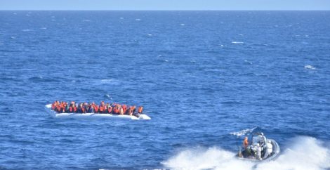 La Guardia Costera libia ataca a migrantes y rescatistas